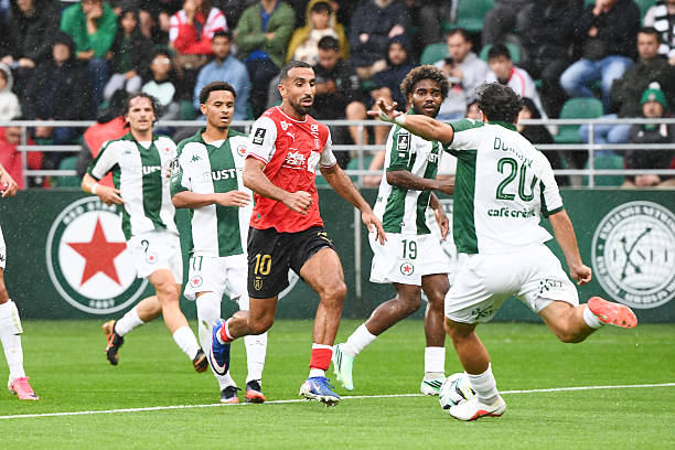 Le Red Star galère à Bauer